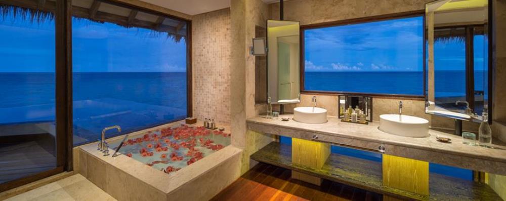 content/hotel/Jumeirah Vittaveli/Accommodation/Ocean Suite with Pool/JumeirahVittaveli-Acc-OceanSuitePool-10.jpg